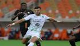 الدوري السعودي.. عمر السومة يورط الأهلي