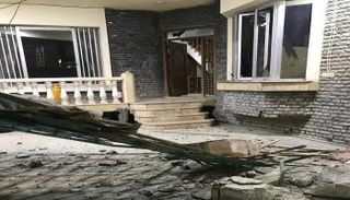 آثار سقوط الصاروخ في منطقة القادسية ببغداد