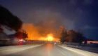 اشتعال النيران بمصنع للتبغ يضم عناصر لـ"داخلية السراج" بطرابلس