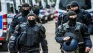 تقتل 5 من أطفالها وتحاول الانتحار.. والجدة تفجر المفاجأة