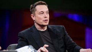 ماذا يفعل إيلون ماسك باجتماع سياسي في ألمانيا