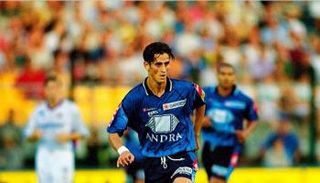 رفيق صايفي بقميص تروا