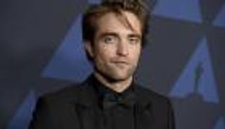 كورونا يضرب "باتمان".. إصابة روبرت باتينسون تؤجل التصوير