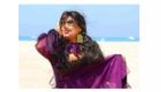 فيفي عبده تستعيد شبابها في 4 صور.. ومعجبة تتحداها بالرقص