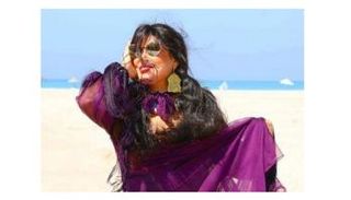 فيفي عبده في صورة من الساحل الشمالي