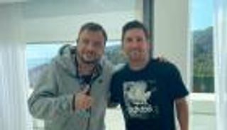 الصحفي الذي كسر صمت ميسي.. مدريدي يكره الريال