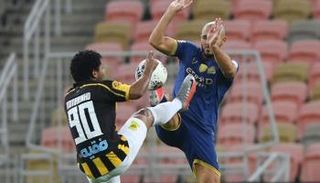 نور الدين أمرابط لاعب النصر خلال مواجهة الاتحاد