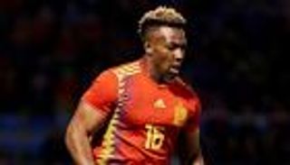 من بوابة كورونا.. نحس قميص إسبانيا يضرب تراوري مجددا