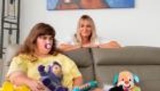 بريطانية عمرها 19 عاما وعقلها 10 أشهر.. تستخدم "السكاتة" حتى الآن