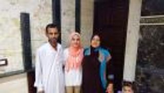 قصة كفاح جديدة.. ابنة حارس عقار تحلم بلقب "طبيبة الغلابة"