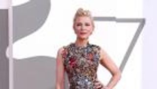 كيت بلانشيت تخطف أضواء "فينيسيا السينمائي" بـ"مخالفة"