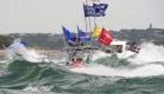 غرق عدة قوارب في مظاهرة بحرية مؤيدة لترامب بتكساس 