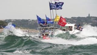 مراكب تغرق في مظاهرة بحرية مؤيدة لترامب