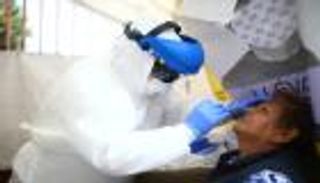 كورونا حول العالم.. اللقاح حاضر بانتخابات أمريكا ومظاهرات ضد الإجراءات