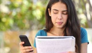  الهواتف المحمولة تهدد ذاكرة الإنسان