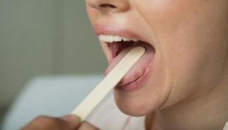 التهاب اللسان ليس من الأعراض الشائعة لكورونا