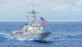 "بحر العرب" يبتلع أحد عناصر البحرية الأمريكية