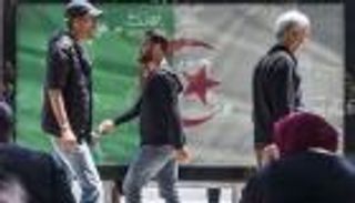 الجزائر تكشف دستورها "التوافقي".. تعيين نائب للرئيس