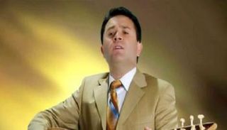 الفنان التركي طانر أولغون