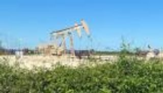 الفيروس يدمر مستقبل 100 ألف عامل بحقول النفط الأمريكية