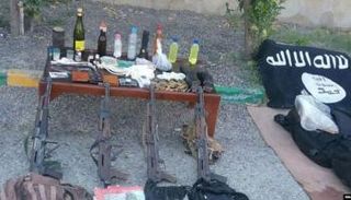 أسلحة زعمت إيران ضبطها مع عناصر داعش - أرشيفية