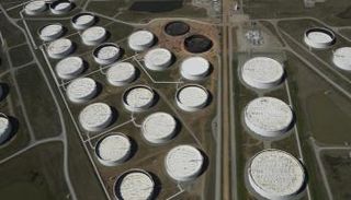 صهاريج تخزين الخام من أعلى في مركز كوشينغ للنفط