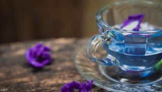 الشاي الأزرق يقوي الذاكرة ويكافح الشيخوخة 