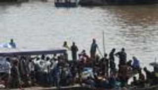 غرق 10 بانقلاب قارب في بنجلاديش 