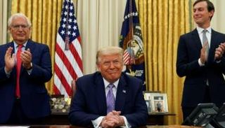 ترامب لحظة الإعلان عن معاهدة السلام- أرشيفية