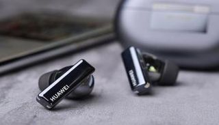 سماعات فري بودز برو FreeBuds Pro بطارية أقوى وحجم أكبر