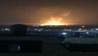 انفجارات قوية تهز قاعدة عسكرية بمدينة الزرقاء الأردنية