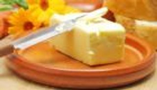 100 جرام لكل زبون.. الزبدة تشح على موائد الإيرانيين