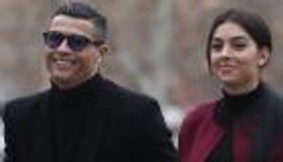 خاتم جورجينا يمنح رونالدو تفوقا جديدا على نجوم كرة القدم