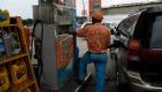 أكبر منتج للنفط في أفريقيا يلغي دعم الوقود ويرفع أسعار الكهرباء