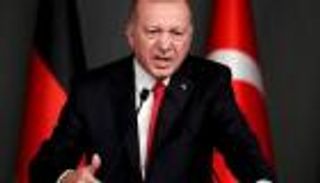 تركيا تسحب سفينة التنقيب من المناطق المتنازع عليها مع اليونان