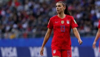 ألكيس مورجان لاعبة منتخب أمريكا لكرة القدم