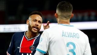 نيمار نجم باريس سان جيرمان والفارو جونزاليس لاعب مارسيليا