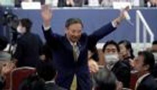 يوشيهيدا سوجا يقترب من هرم الحكومة اليابانية