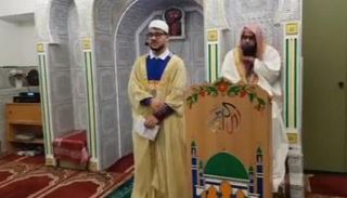 تردد قادة حزب الاشتراكيين الديمقراطيين على مسجد إخواني يهدد فرصهم الانتخابية