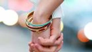 مفتاح الجاذبية.. ارتداء هذا اللون يغير حياتك