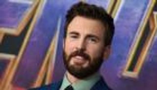 كريس إيفانز عاريا.. صورة تشعل السوشيال ميديا