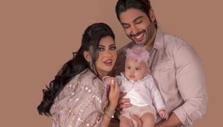 ملكة كابلي وأحمد السالم وابنتهما قمر