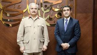 رئيس اللجنة المصرية مع قائد الجيش الليبي 