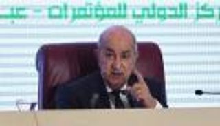 إقالة 127 مسؤولا إداريا بالجزائر تحسبا لـ"ثورة مضادة"