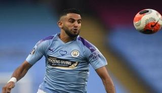 رياض محرز نجم فريق مانشستر سيتي ومنتخب الجزائر