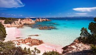 شاطئ جزيرة بوديلي في إيطاليا