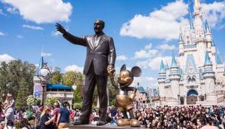 تمثال والت ديزني