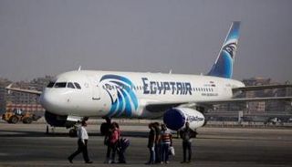 إحدى طائرات مصر للطيران - رويترز