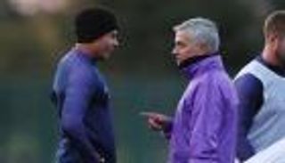 مورينيو ونجوم توتنهام.. مشادة وانتقاد علني وثورة غضب