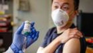 الصين تحصن عشرات الآلاف قبل استكمال اختبارات لقاحات كورونا